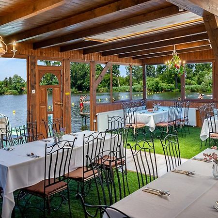 Eden Lounge Restaurant & Pension Veresegyhaz Bagian luar foto