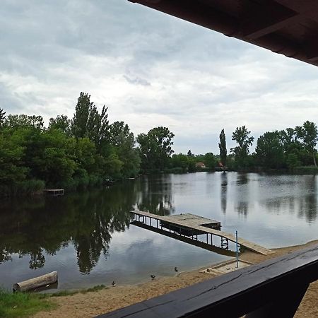 Eden Lounge Restaurant & Pension Veresegyhaz Bagian luar foto