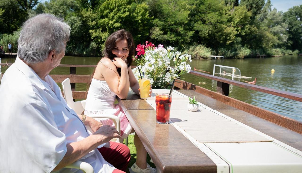 Eden Lounge Restaurant & Pension Veresegyhaz Bagian luar foto