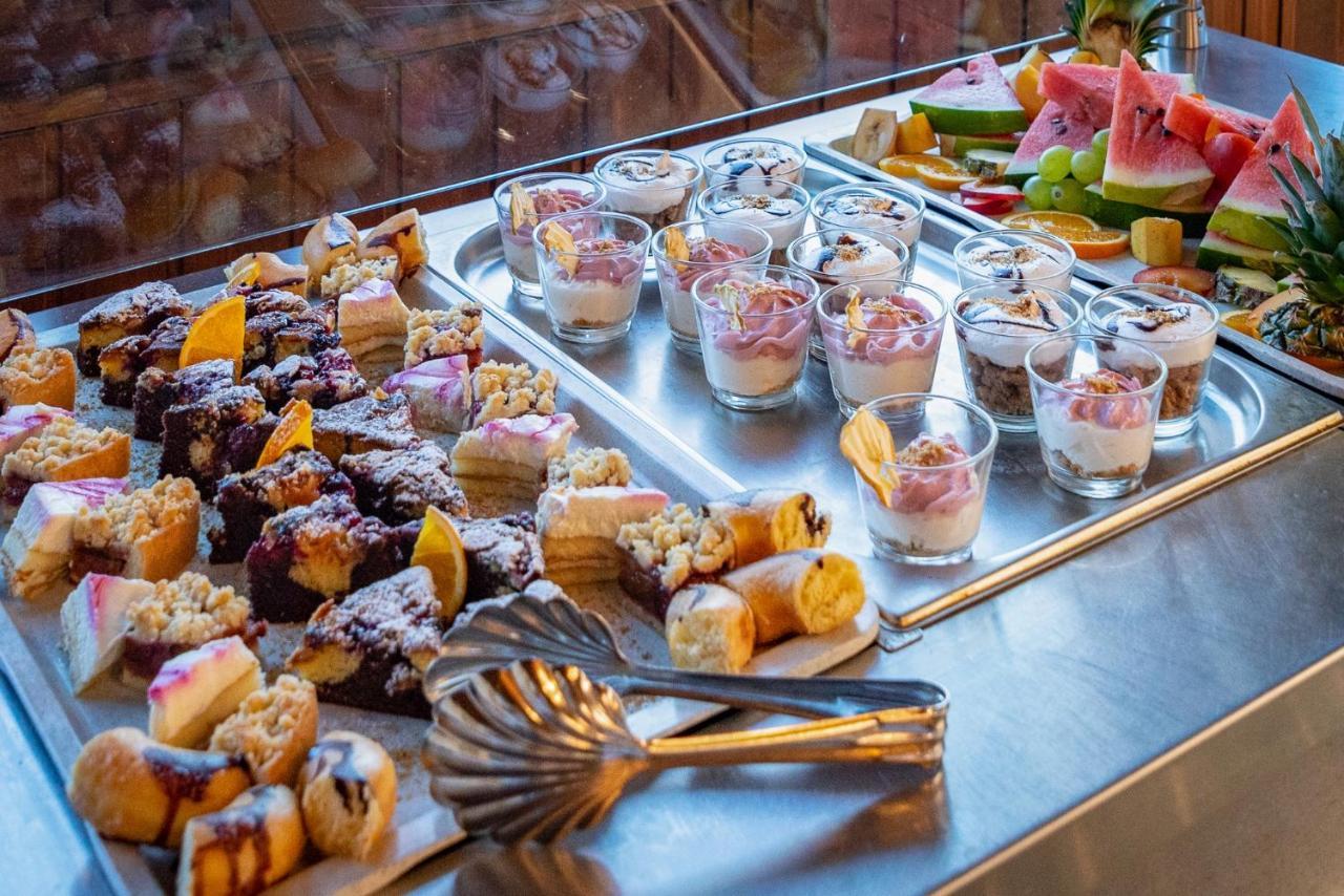 Eden Lounge Restaurant & Pension Veresegyhaz Bagian luar foto