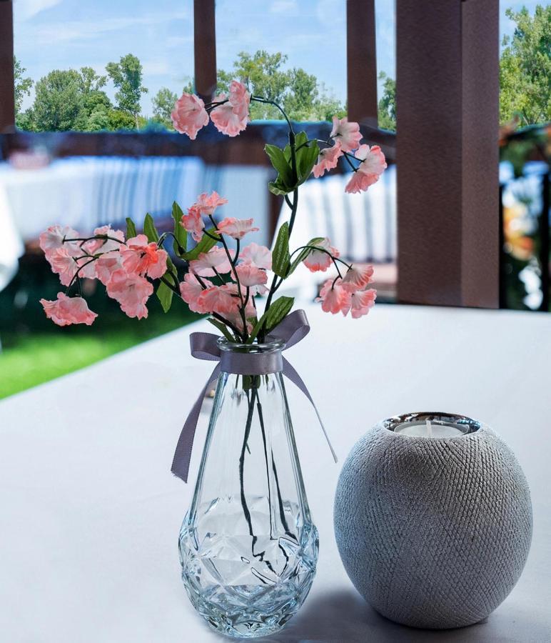 Eden Lounge Restaurant & Pension Veresegyhaz Bagian luar foto
