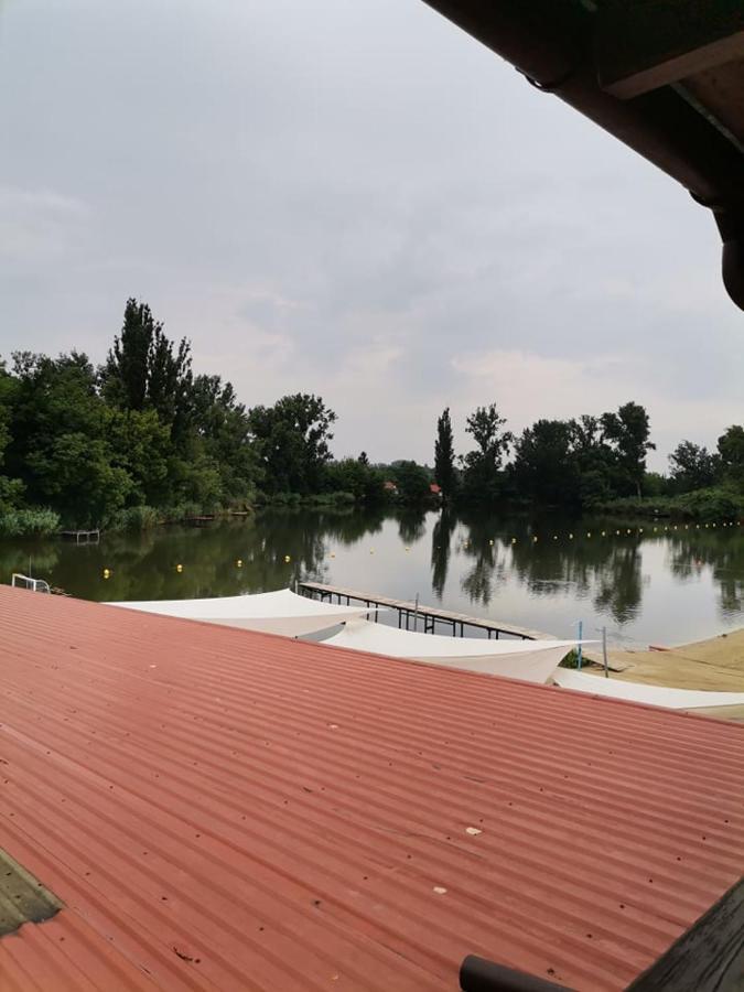 Eden Lounge Restaurant & Pension Veresegyhaz Bagian luar foto